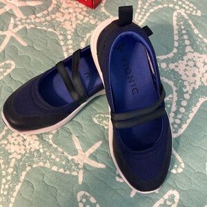 Vionic Mary Jane’s. Navy Blue. Excellent condition. Size: 5.
